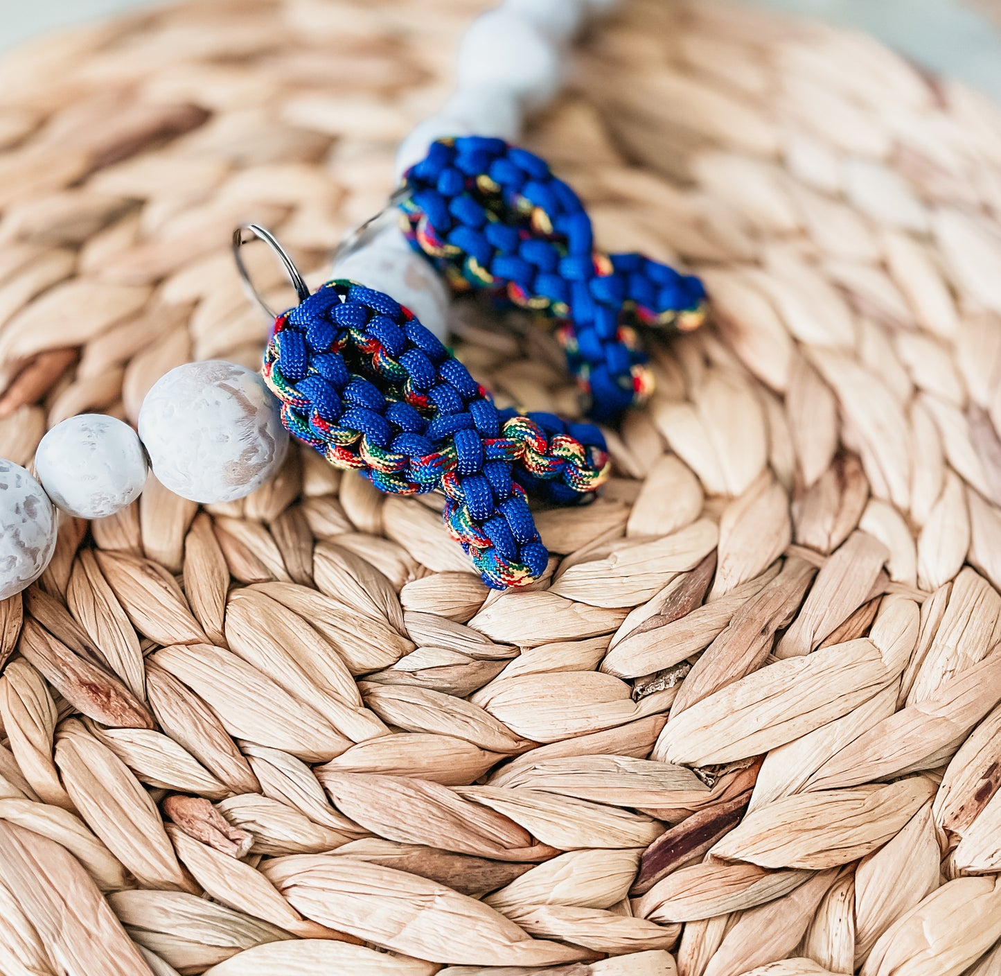 7B1 Paracord Awareness Ribbon Keychain