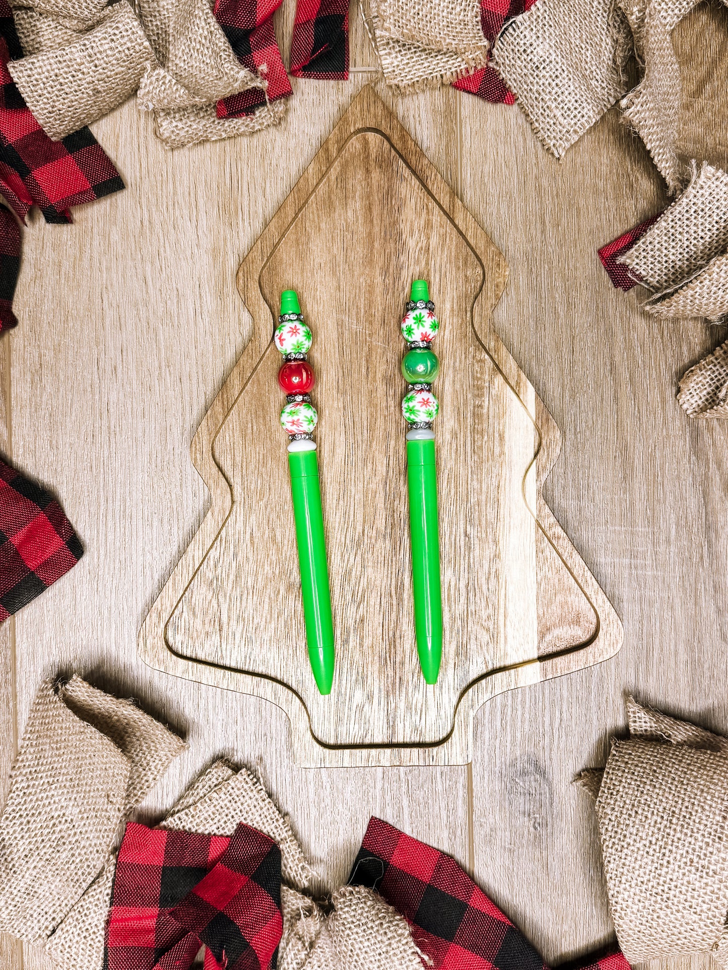 Christmas Daisies Pen